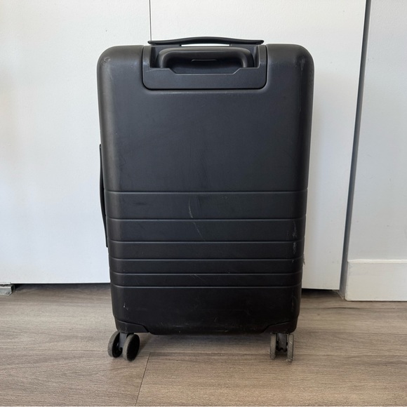 Monos Black 23” Pro Plus Spinner Carry On Luggage - Picture 3 of 11